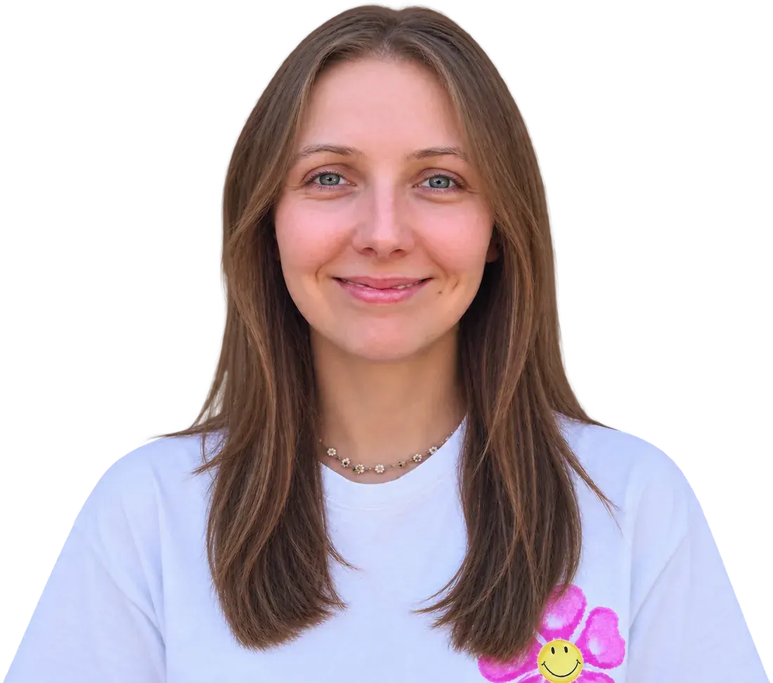 Estelle Derwa smiling
